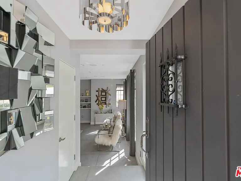 1250 N Harper Ave #302 — Photo 2