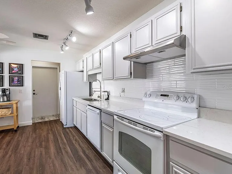 2225 Cypress Ct #2C — Photo 9