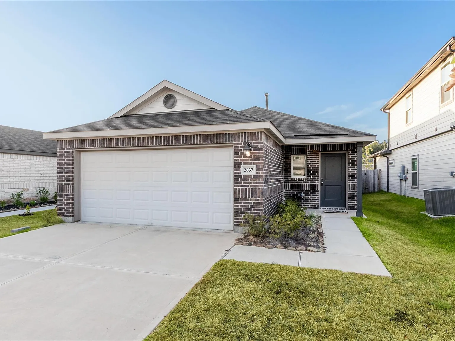 3 bed, 2.0 bath, 1362 sqft, $1,695 — Photo 2