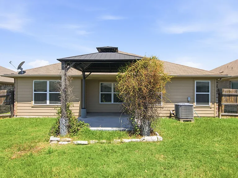 5813 Roderick Dr — Photo 26