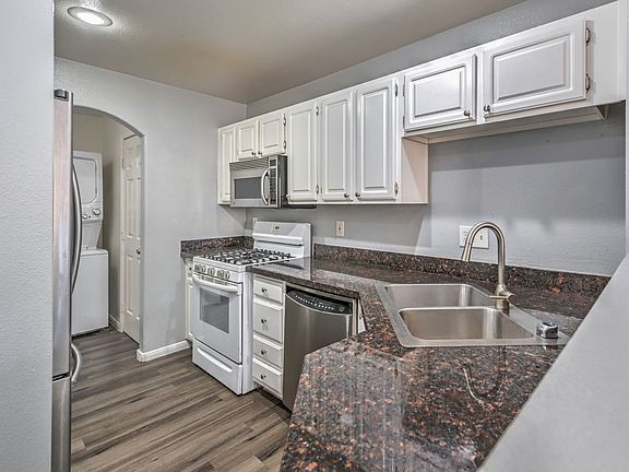 4th image of 3950 S Sandhill Rd Unit 112
