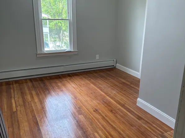 342-344 Sigourney St, Hartford, CT 06112