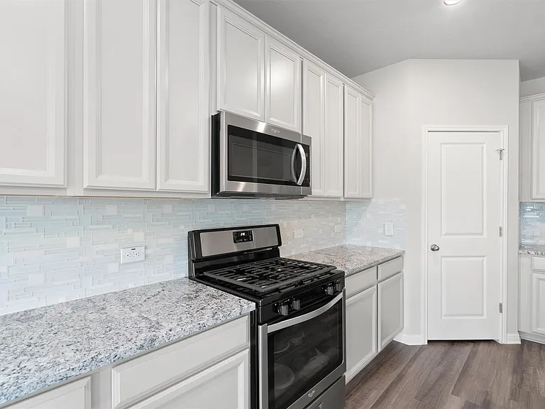 209 Golden Plains Pkwy — Photo 17