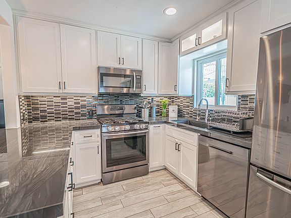 5th image of 7044 Garden Grove Ave
