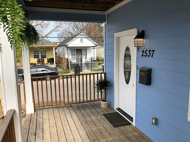 2539 Eagle St — Photo 13