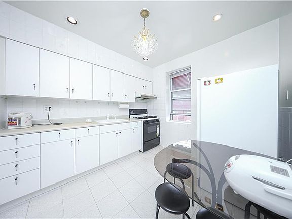 5th image of 2459 Bath Ave