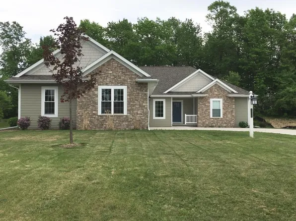 W199N15990 Creekwood Cir, Jackson, WI 53037