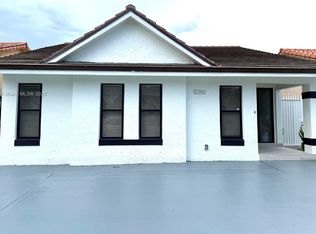 10351 NW 127th St, Hialeah Gardens, FL 33018