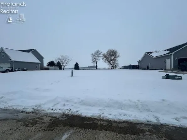 206 Hartland Dr, Bellevue, OH 44811