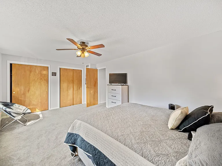 Heatherstone Apartments — Photo 22
