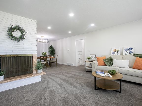 5th image of 644 Crestwood Cir