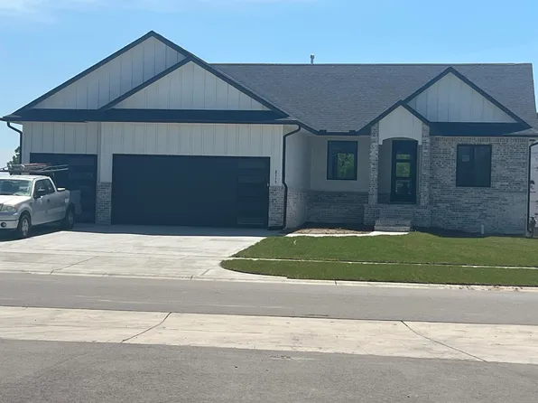 8279 W Pebble St, Maize, KS 67101