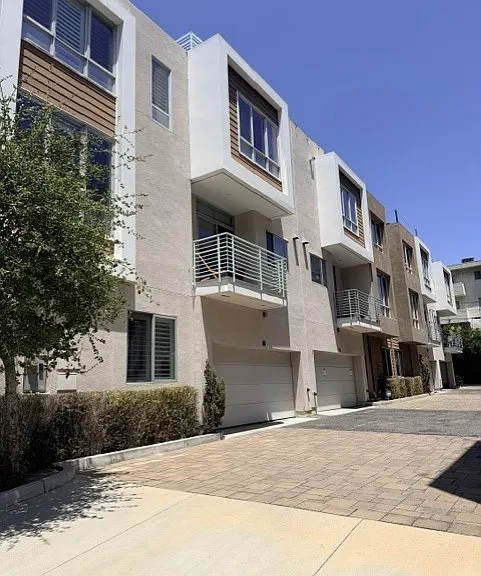 1400 N Fuller Ave #8 — Photo 40