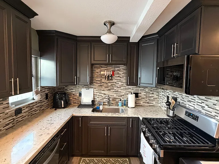 772 Meadowhawk Dr — Photo 3