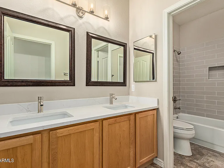 434 E Sheffield Ave — Photo 11