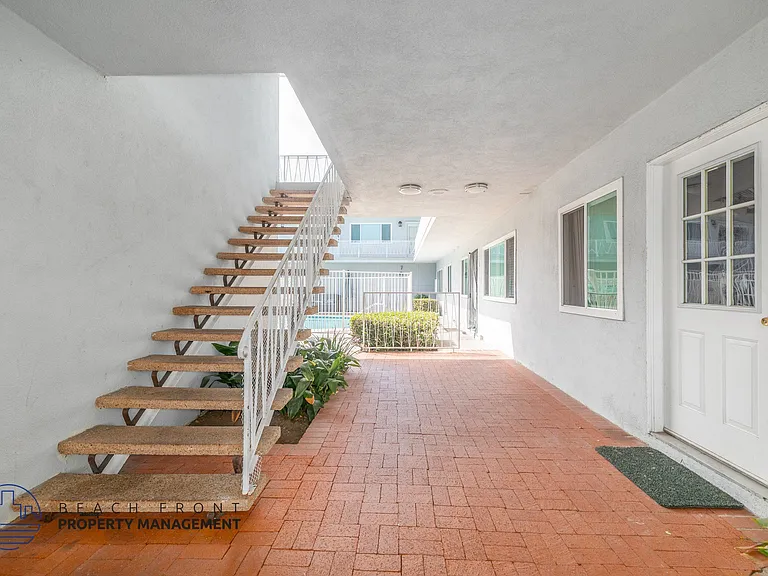 11819 Eucalyptus Ave. — Photo 6