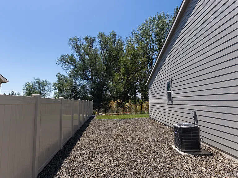 8933 W Tamworth Dr — Photo 38
