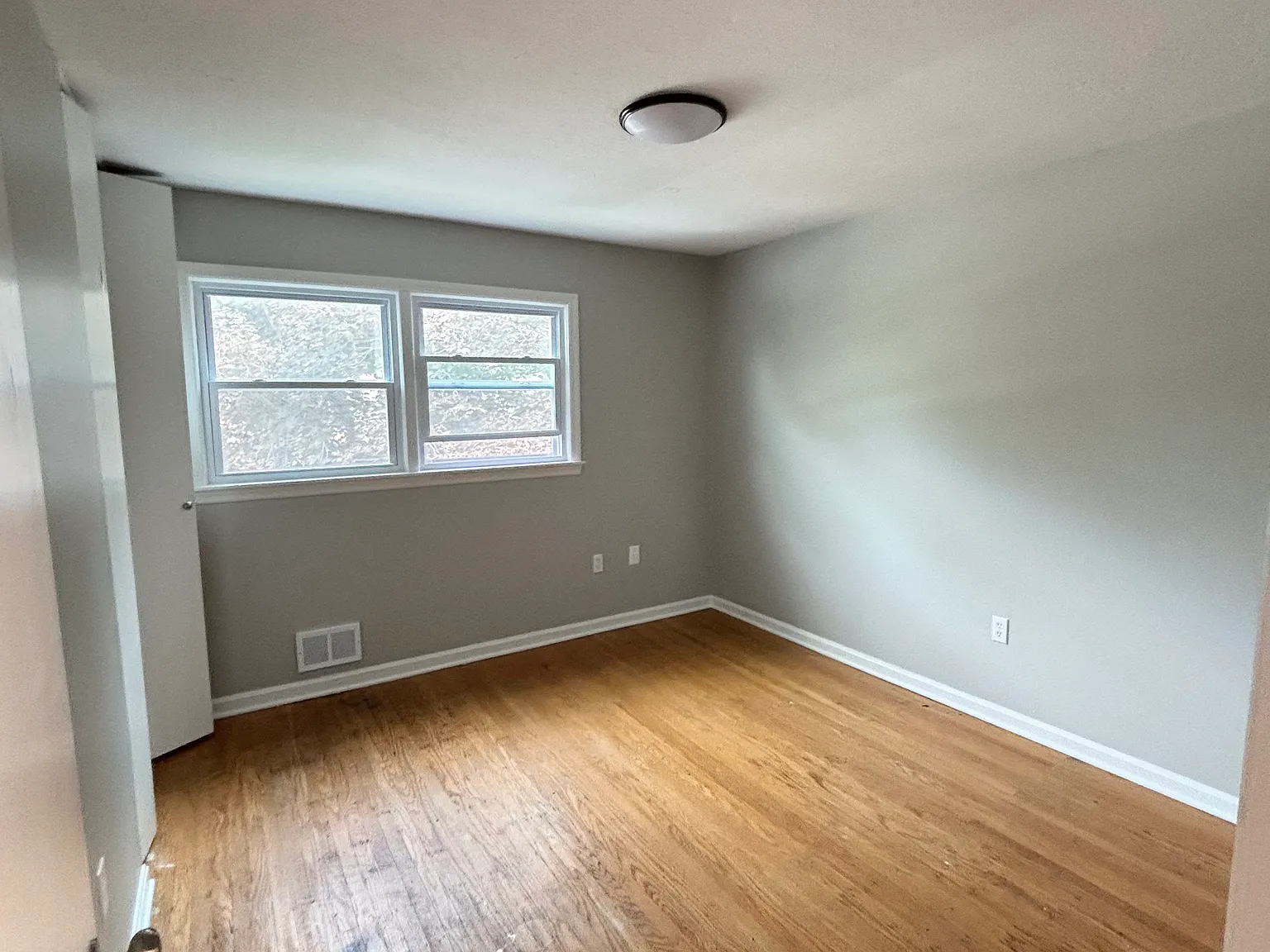 4 bed, 1600 sqft, $2,000 — Photo 2