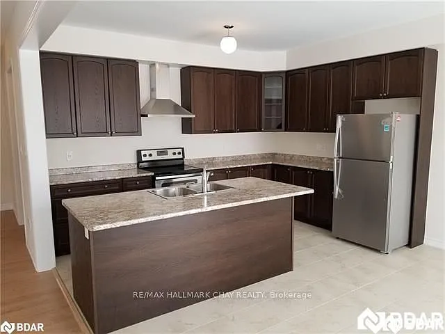 4 bed, $3,250 — Photo 2