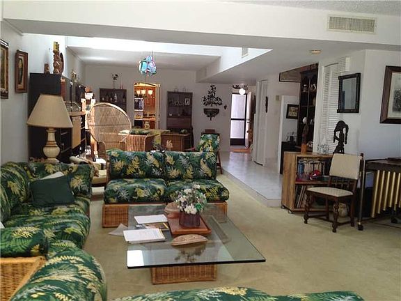 3rd image of 204 Poinciana Dr