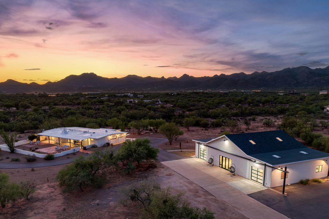 Exceptional La Cholla Airpark Property on 7.23 Private Acres in the Heart of Oro Valley