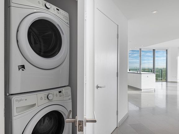 4th image of 88 SW 7th St APT 3302
