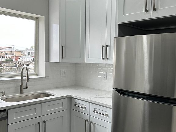 3rd image of 158-01 Cross Bay Blvd #1
