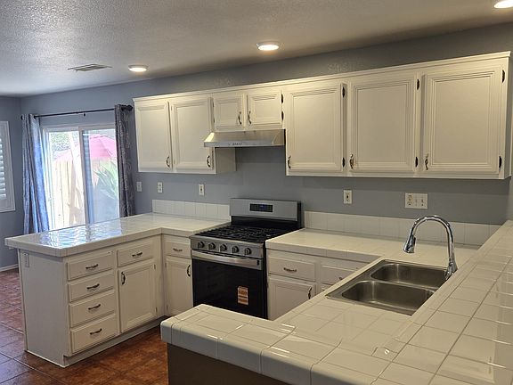 4th image of 4747 Camberley Ct