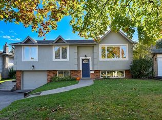 699 Castleguard Cres, Burlington, ON L7N 2W7