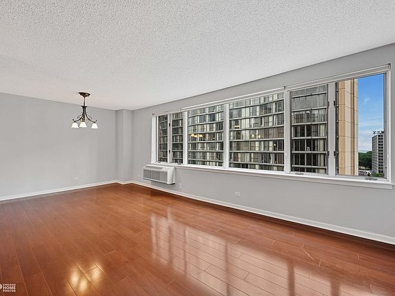 5th image of 801 S Plymouth Ct APT 907