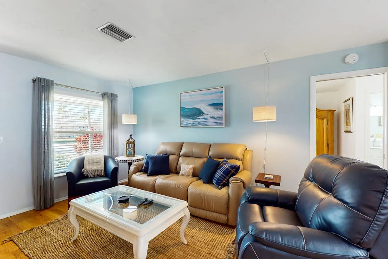 3 bed, 2.0 bath, 1022 sqft, $4,546 — Photo 2