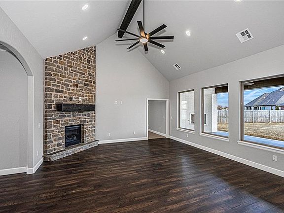 4th image of 917 W Nandina Way