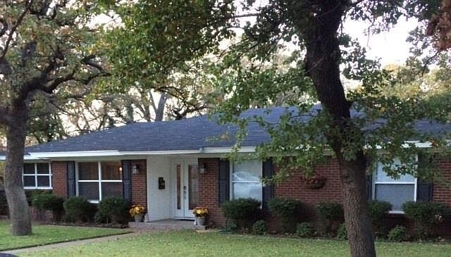 1st image of 816 NW 11th St