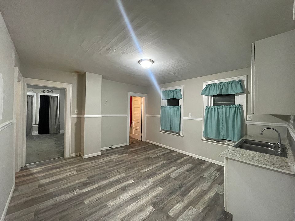 1st image of 144 Peter St #2