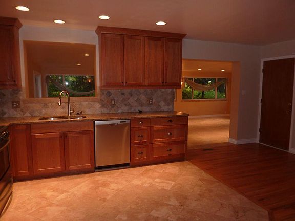 2nd image of 920 W 7th Avenue Dr