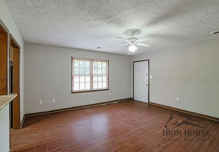 229 N Burson Ave #B — Photo 6