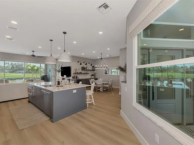 561 Fallbrook Dr — Photo 12