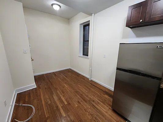 Rented by Avenues Real Estate | media 11