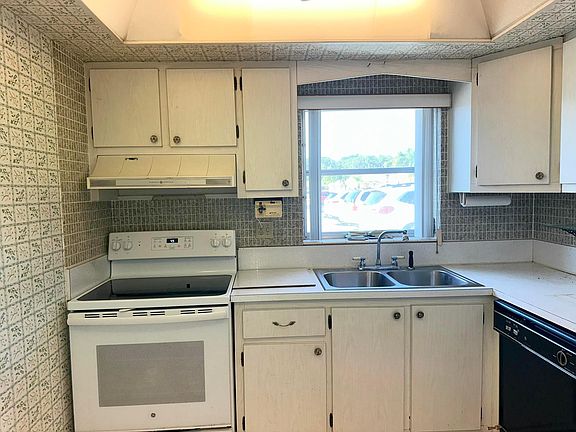 2nd image of 2511 W Dudley Drive #B