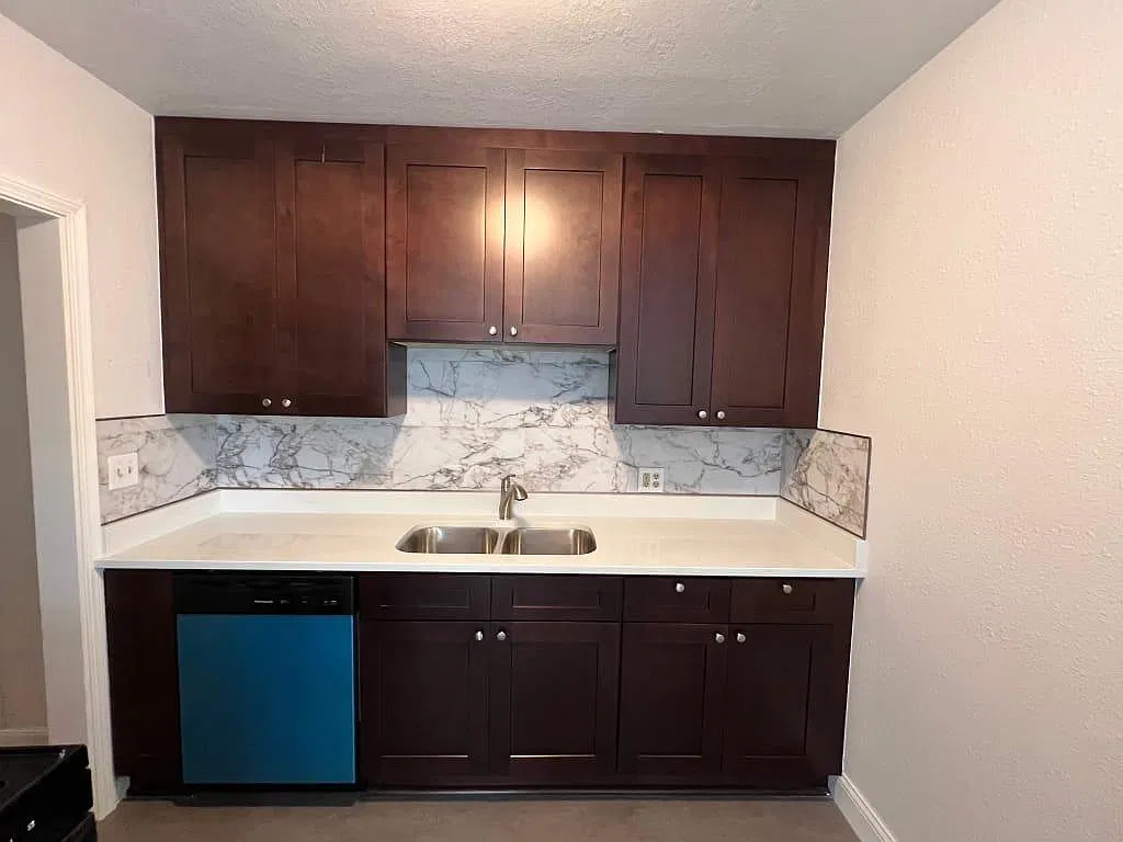 3 bed, 2.0 bath, 1100 sqft, $2,250 — Photo 2
