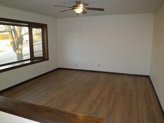 5th image of 7611 Mary St