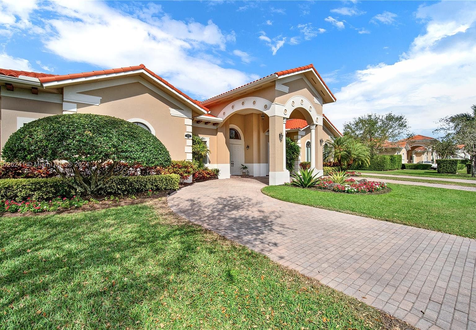 「Road to A」 Nexen Roadian AT Pro RA8 All Terrain Tire, 265/70R16 112S, for