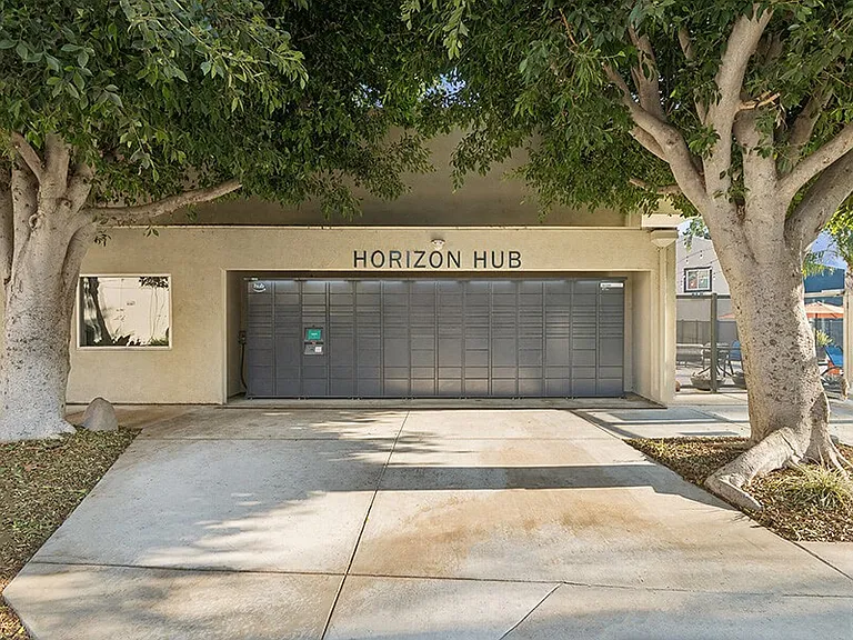 Horizon — Photo 29