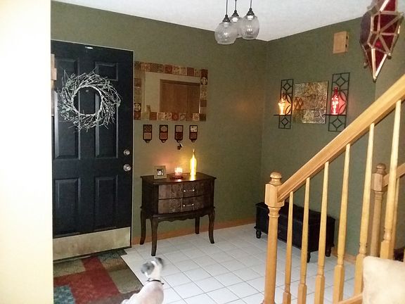 3rd image of 623 Oakcrest Dr