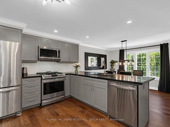 3rd image of 105 Columbia Rd