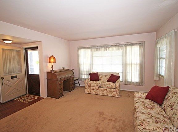 3rd image of 5858 Hardwick St