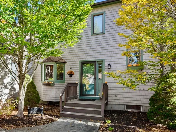 17 Country Way Unit 17, South Dartmouth, MA 02748