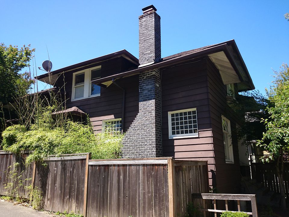 2nd image of 2921 E Cherry St