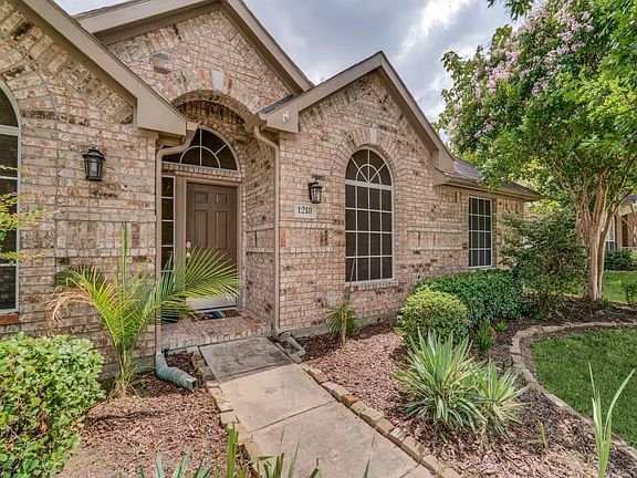 3rd image of 1218 Royal Palm Ln