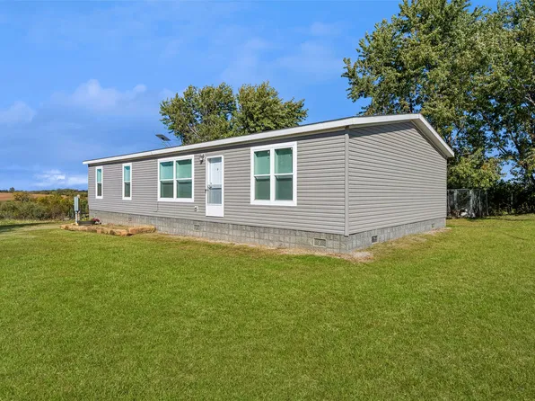 1233 Virginia St, Columbia, IA 50057